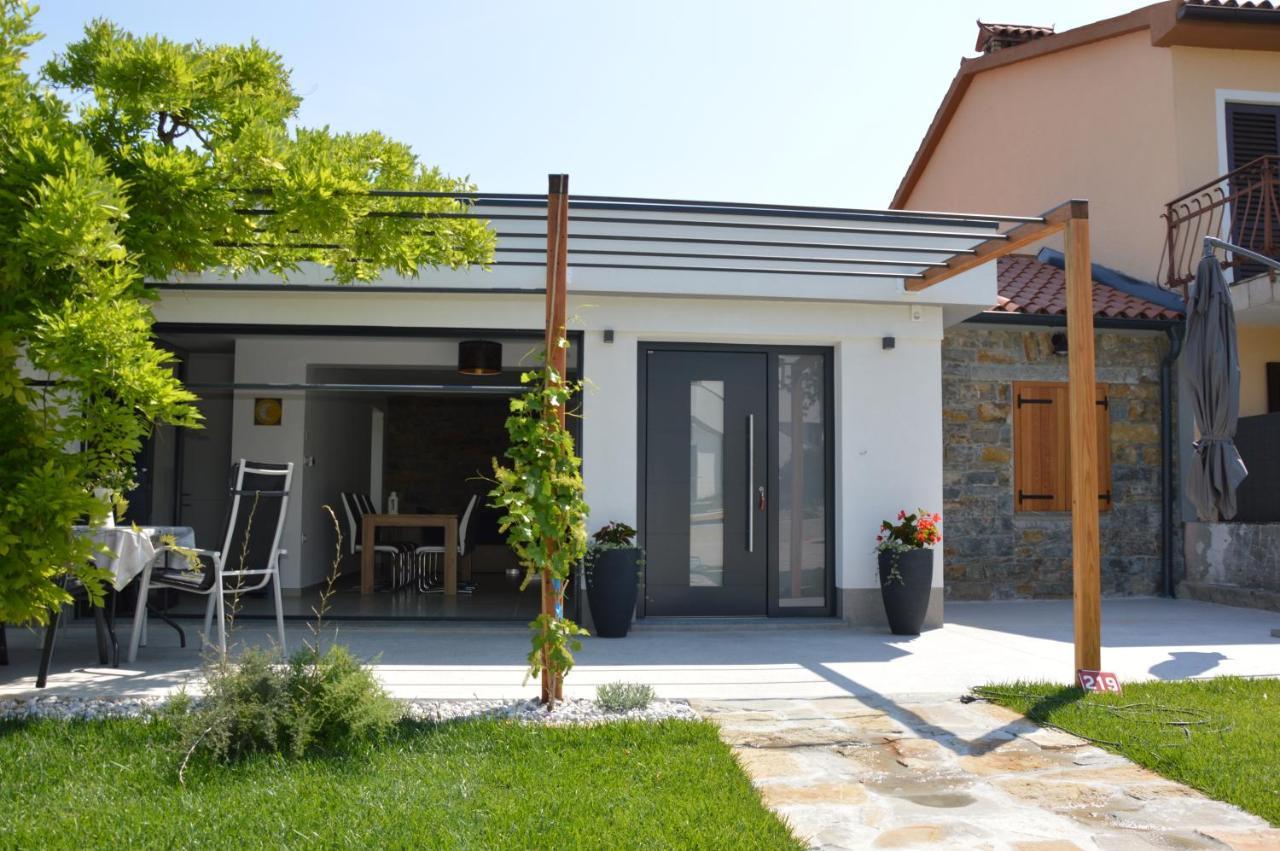 Casa Miranda - Family Comfort In A Quiet Area, Near The Sea, With Bbq And Free Parking Zgornje Skofije Exterior photo